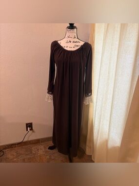 Vintage 70’s Deena Long Lace Sleeve Nightgown